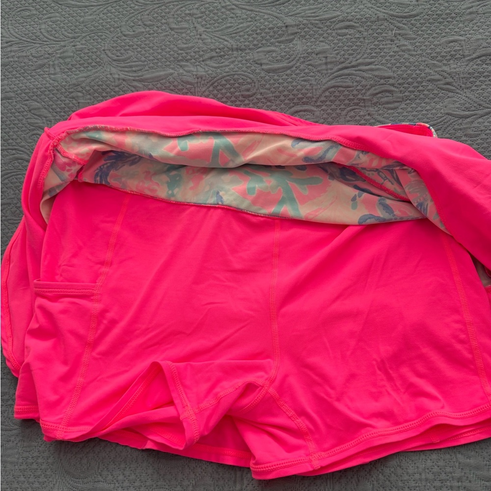 Lilly Pulitzer luxletic skort - size medium- LIKE NEW! - Picture 2 of 4